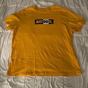 Nike- Tee Shirt​​​​​​​​​​